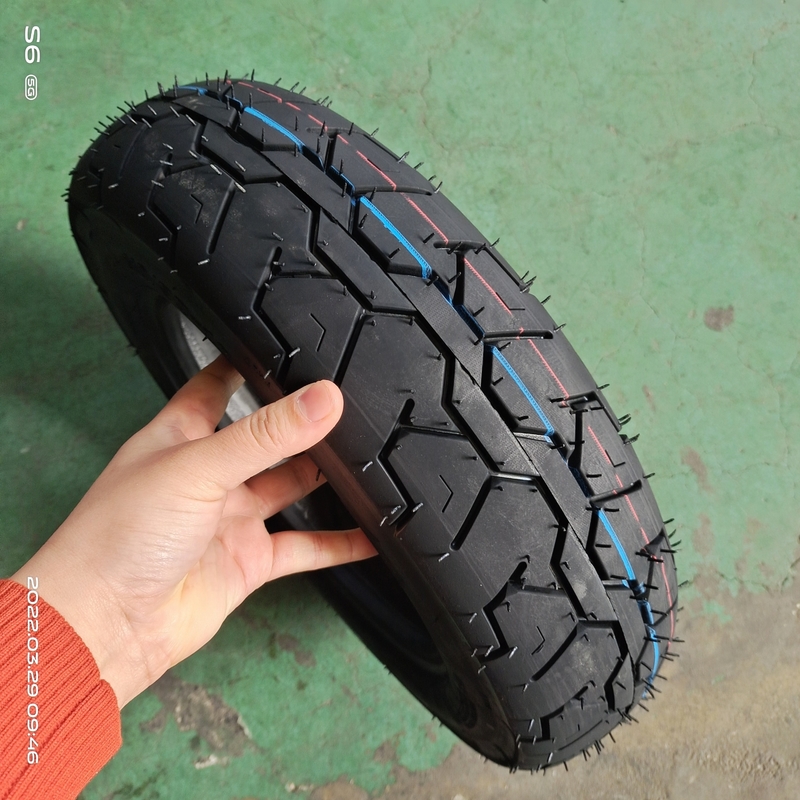 Pneus de motocicleta de 10 polegadas 110/90-10 6 Ply Rate com borracha preta e 35%-55% de conteúdo de borracha