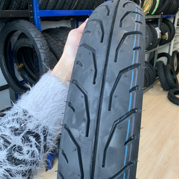 Capacidade de produção 5000 peças por dia Pneus de moto 90/90-17 no Lowest
