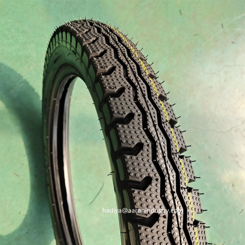 Porto de carregamento Porto de Qingdao 3.00-17 30017 300.17 300X17 Pneus sem tubo para motocicleta para JAWA 250
