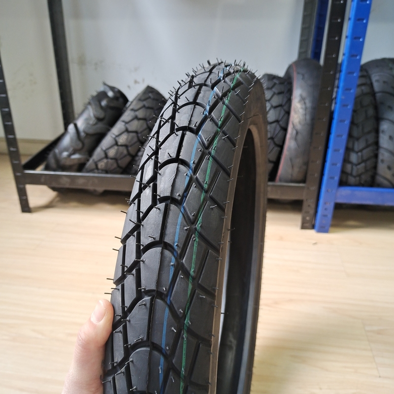 90/80-16 Pneus pretos de motocicleta perfeitos para as necessidades do seu negócio