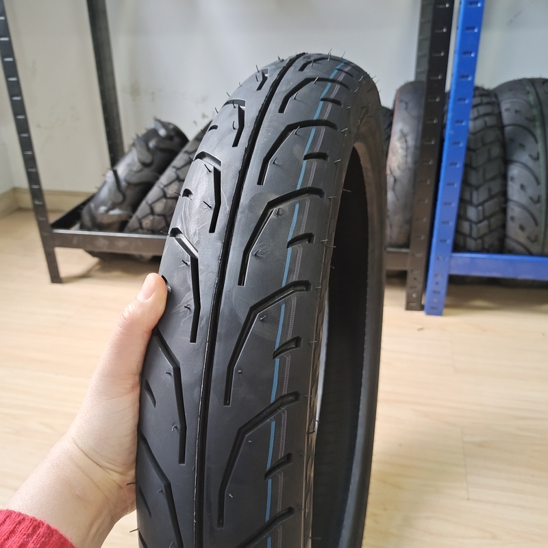 35%-55% de teor de borracha 90/90-17 TL Pneus de motocicleta para certificação ISO9001