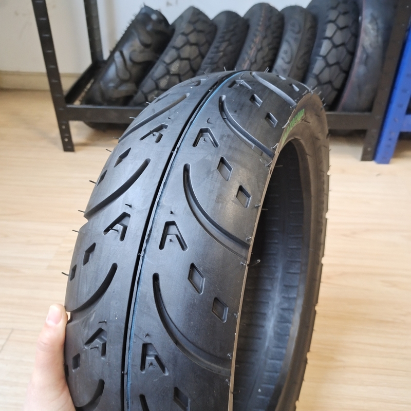 Pneus de motocicleta Pneus de scooter 130/60-13 Classe A sem tubos com 35% a 55% de teor de borracha