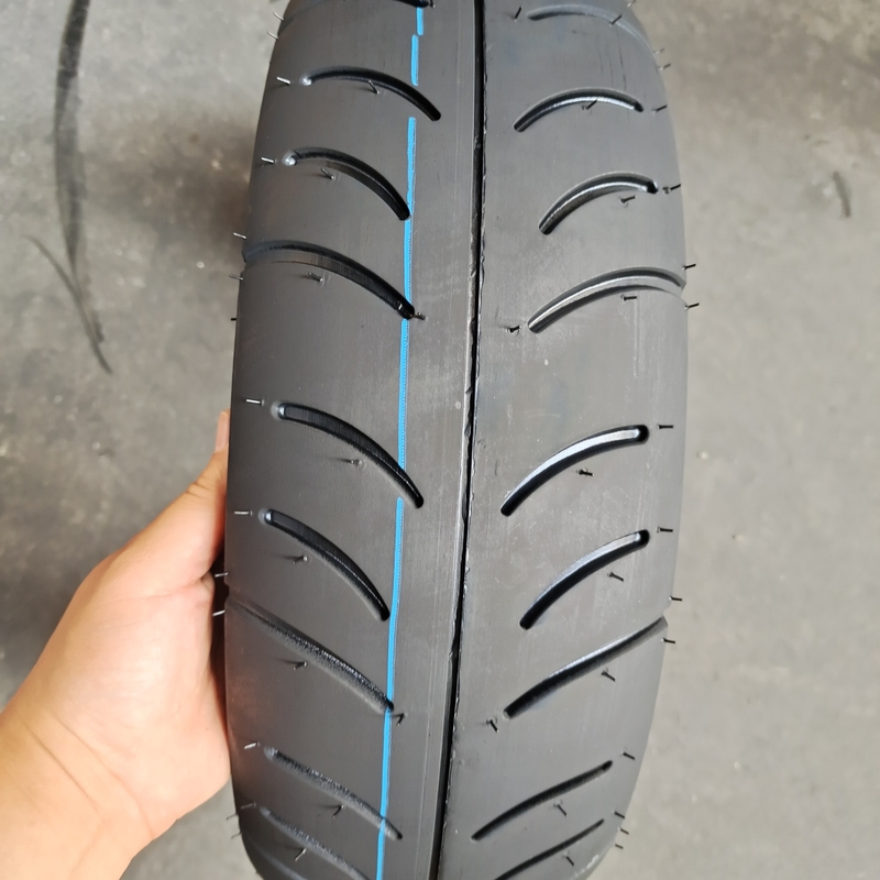 Resistência à tração 10,5 Pneus/Pneus de motocicletas 130/60-13 TL para e Capacidade de produção