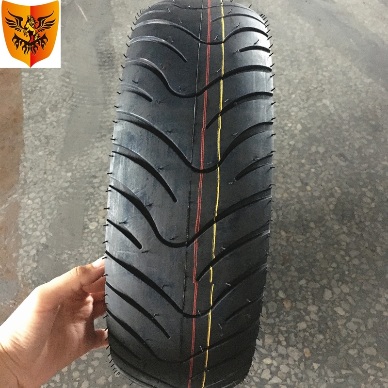 Resistência à tração 10,5 Pneus de motocicleta Pneus sem tubo 140 60 17 no Porto de Qingdao