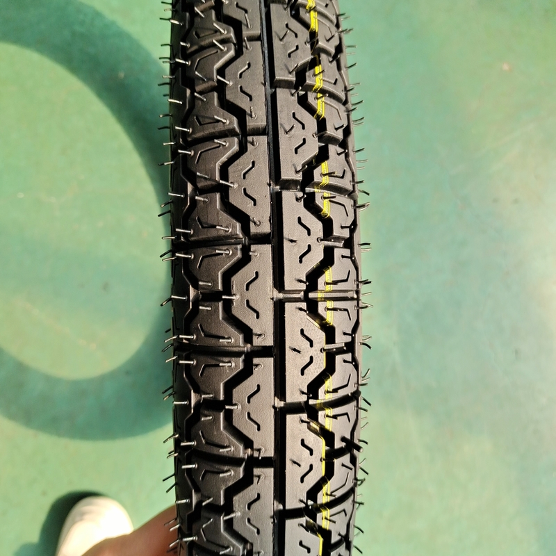 Pneus de motocicletas Emark 300-17 Caixa de pneus duráveis e 35%-55% de teor de borracha