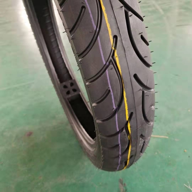 Alta durabilidade 90/90-18 Pneus de motocicleta de padrão popular com 5000 peças por dia