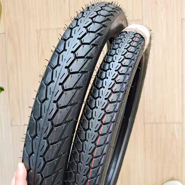Pneus de motocicleta 17 polegadas Motocicleta com projeto profundo Capacidade de produção 5000 pcs por dia