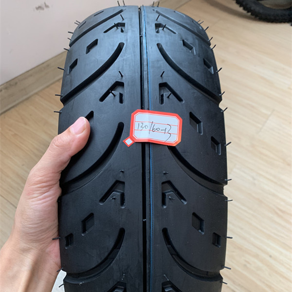 Máquina de troca de pneus de motocicleta profissional 130/60-13 com resistência à tração 10.5
