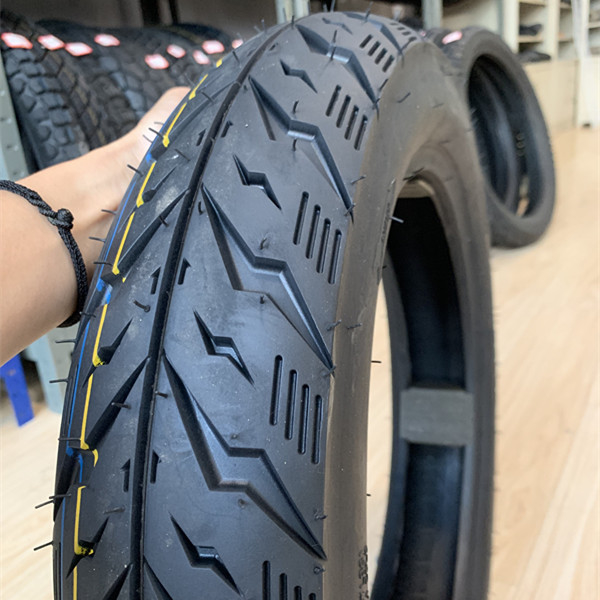 Aumente o desempenho da sua motocicleta com os pneus Herschel 100/90-14 Força de tração 10.5