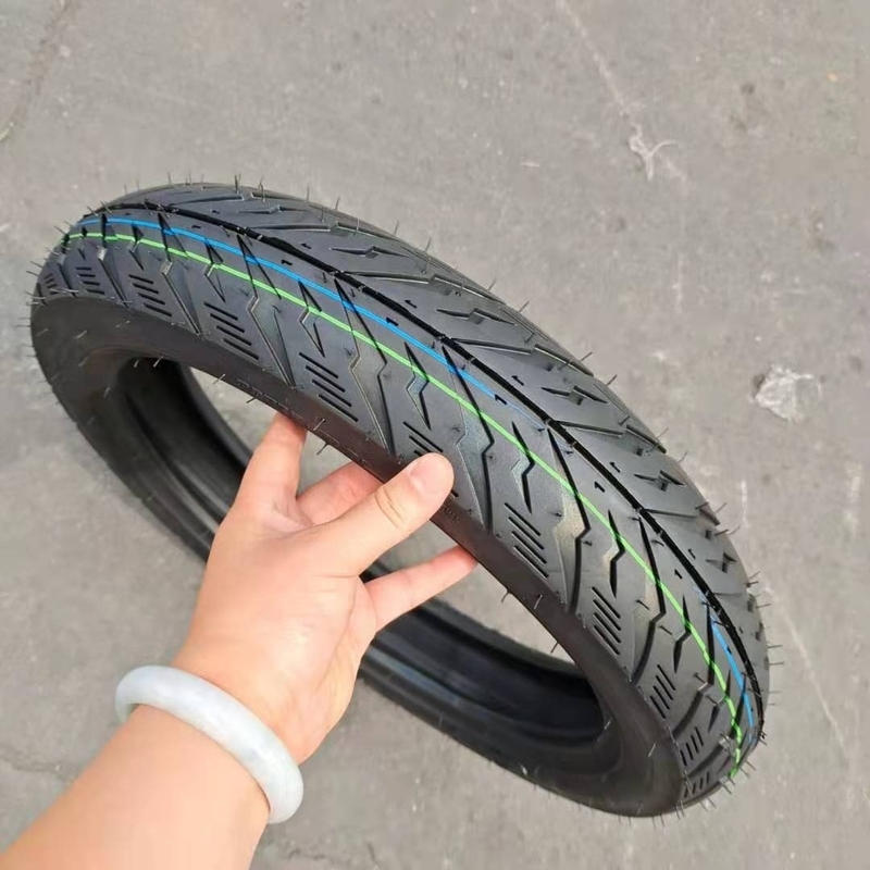 35%-55% de teor de borracha Pneus sem tubos para motocicletas 100/80-14 90/80-14 com longa duração