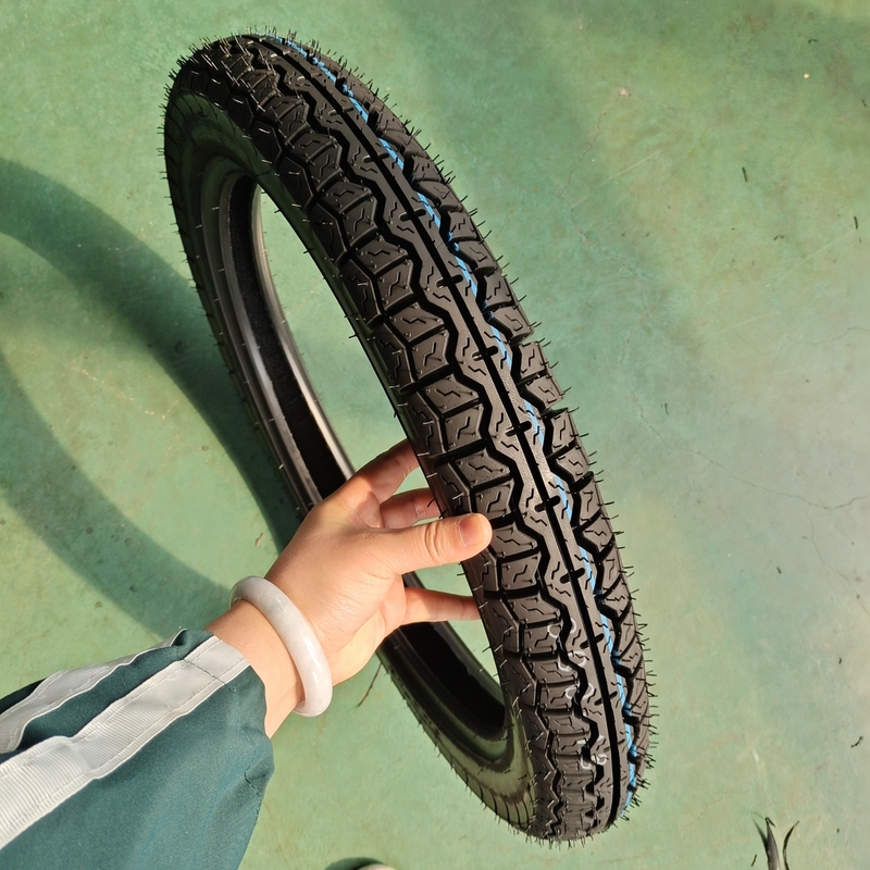Pneus sem tubos para motocicletas 3,00-18 5000 unidades por dia Capacidade de produção para o mercado africano