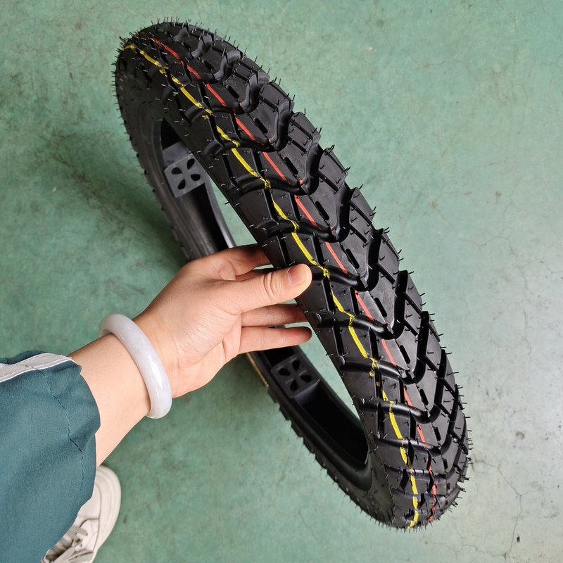 Pneus de moto 2.75-17 sem tubo Classe A 5000 pcs por dia Produção com projeto profundo