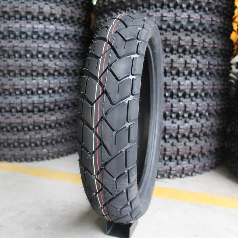 130/80-17 130/80/17 Pneus de motocicletas para o mercado do Médio Oriente Carga QTY/40'HQ 13000PCS