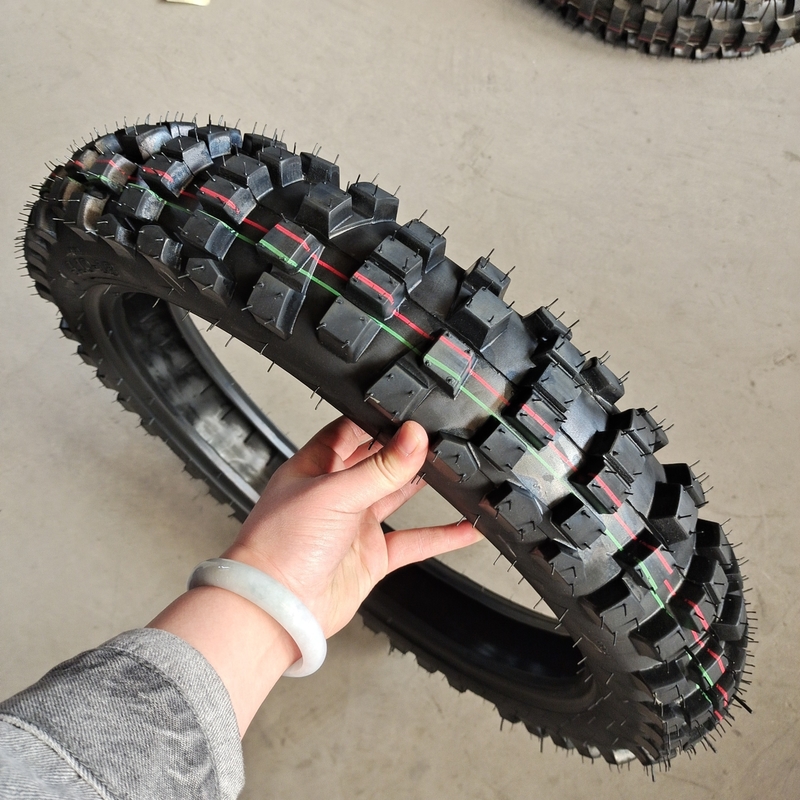 410-18 Pneus de motocicleta fora de estrada provenientes do porto de carregamento Porto de Qingdao e 4,8 kg