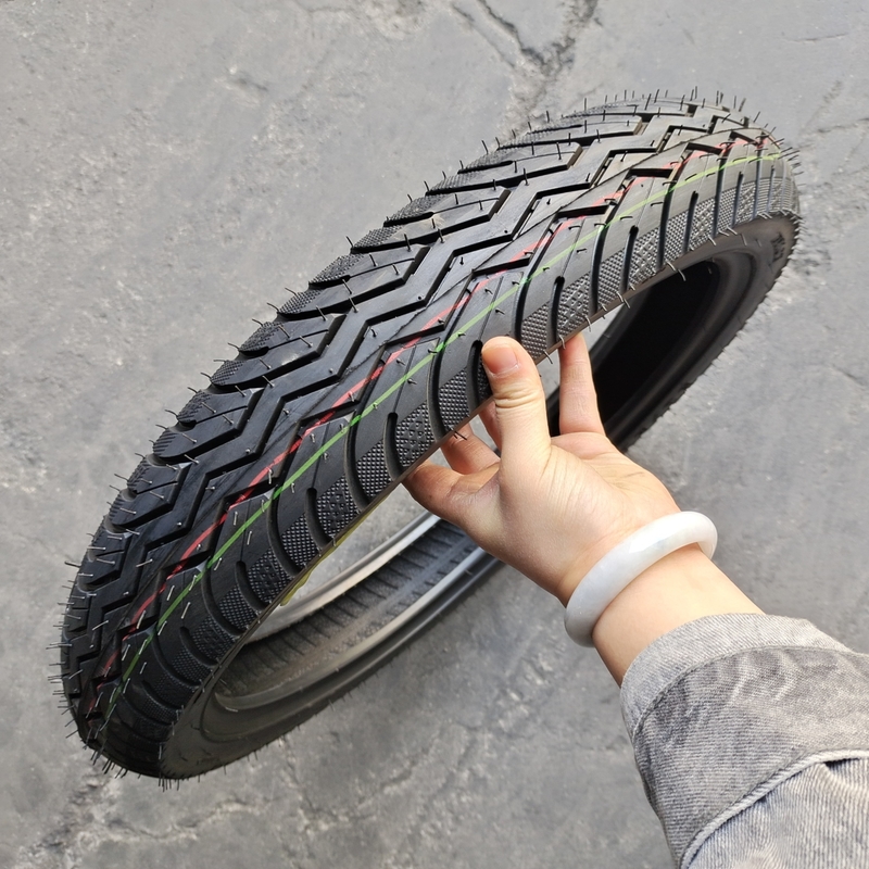 Super 6PR/8PR pneu de borracha de moto 90/90-18 90.90.18 com um teor de borracha de 35% a 45%