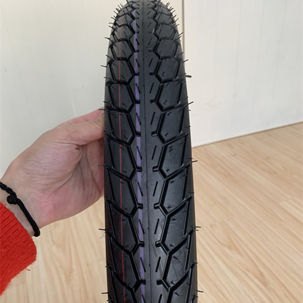 Capacidade de produção 10000 unidades por dia para pneus de borracha para motocicletas 70/100-17