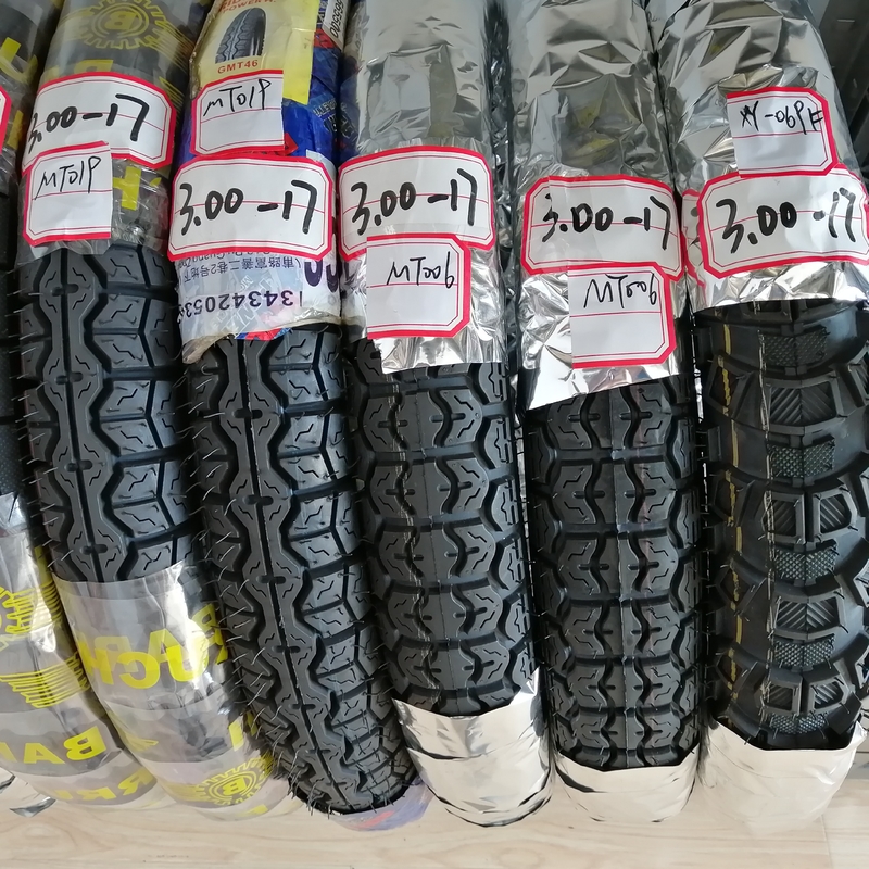 3.00-17 Pneus para motocicletas com 20000 KM de vida útil e 5000 peças/dia de capacidade de produção