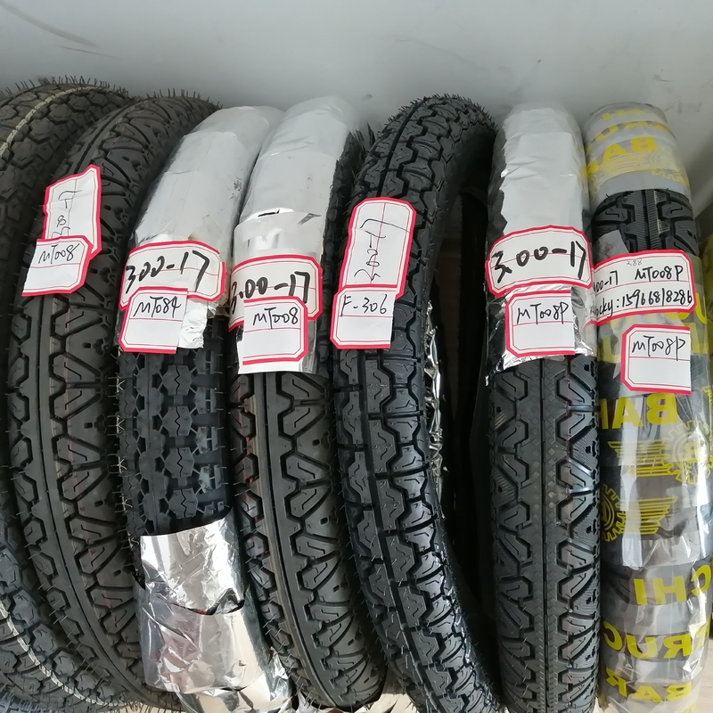 Pneus e tubos de motocicletas 3.00-17 Caixa de pneus de tubos naturais Entrega dentro de 25 dias